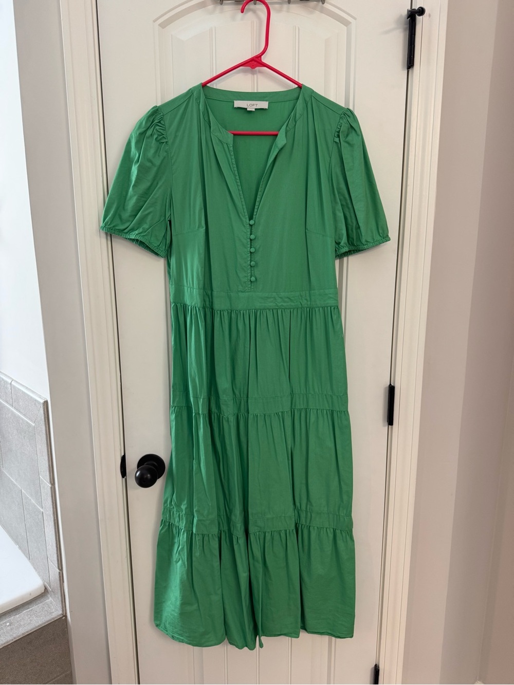 LOFT Kelly Green Tiered Midi Dress